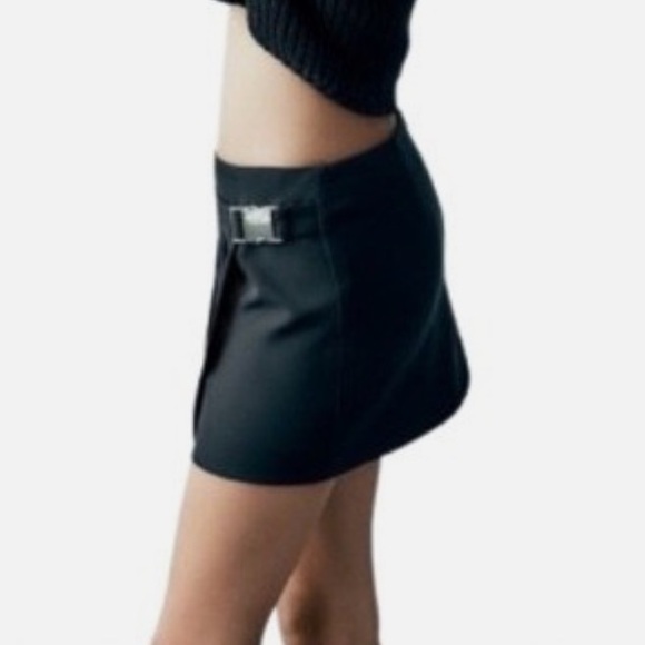 Zara Black Asymmetrical Cargo Mini Skirt with Pocket Detail - Picture 5 of 7